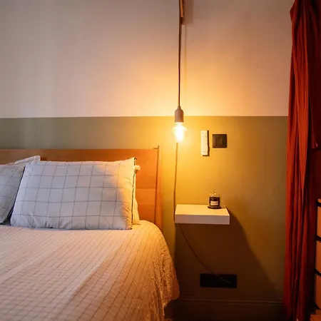 Bright 1920s - 2 Mins To & Station Appartement