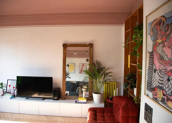 Apartment Bright 1920s - 2 Mins To & Station *