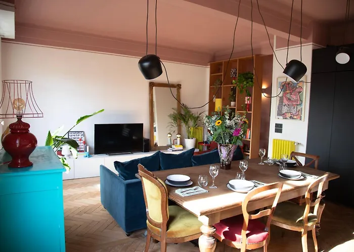 Apartment Bright 1920s - 2 Mins To & Station